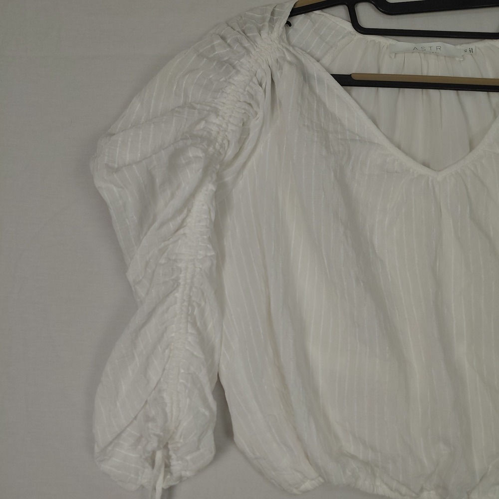 ASTR The Label Sz XS White Blouse Ruched Puff Sleeve Womens Renaissance Cropped - Picture 2 of 11